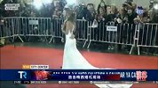 足球-17年-梅西牵爱妻登场热情拥吻 郎才女貌羡煞旁人-专题