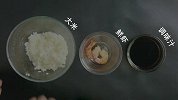 午饭便当带什么？来份鲜虾饭团！吃完超满足！