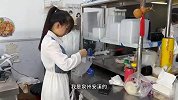 福建和东北美女在厦门卖“五花肉”甜品，1天做50盒卖1000块