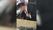 因不满1元男子取0.94元遭银行抹零，拍视频后给8毛：存钱少你9毛行不行