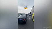 尴尬！小马哥高速遇堵车 出来溜一圈竟没人认识