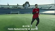 苏亚雷斯最新广告圈粉梅西 和狼狗赛跑差点儿咬上
