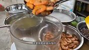福建妯娌用海鲜熬百搭酱料，1锅成本1000多，煮海鲜面1碗能卖80