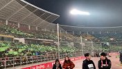 现场实拍亚洲最大TIFO！国安球迷为足协杯夺冠预热