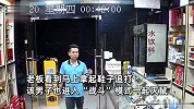 男子进店消费“突降”老鼠，店家瞬间投入战斗，男子扎马步准备拦截