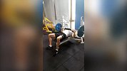 CBA-1718赛季-上海男篮教练高吉安健身视频曝光 60旬老汉还能如此臂力惊人！-专题