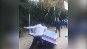 痛哭流涕！球桌再破也抵挡不了我想打球的心
