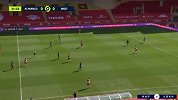 第32分钟布雷斯特球员穆涅射门 - 打偏