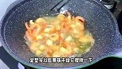 一口入魂！咸蛋黄焗虾咸香过瘾，酥脆口感让人爱惨了