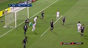 长谷川龙也左路倒三角传中 大久保嘉人门前捅射被神奇抱住