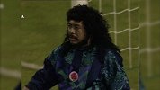 最疯的门将最神的扑救 23年前的今天伊基塔上演蝎子摆尾扑救
