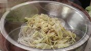 “白菜炖粉条”怎么做才好吃？技巧在这里，出锅喷香，全家都爱吃