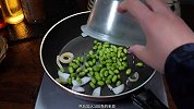 毛豆怎么做才好吃还有营养，营养又好吃的毛豆炒黄豆芽，清爽开胃
