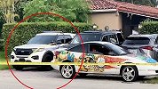 女子到车上找东西被困4小时竟活活热死在车内 车内到处是指印