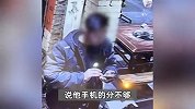 男子信用分不够找店长代租充电宝，扣费99元至今未还，店长怒曝监控寻人
