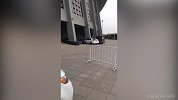 心酸！四川FC赛前踩场仅有小车来回接送 艰苦条件胜辽足