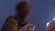大爷拿二维码向女孩乞讨遭拒后怒骂：你心坏得很，一辈子挣不到钱