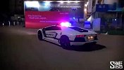 让罪犯哭爹喊娘：一声怒吼迪拜超级警车开始上路执法
