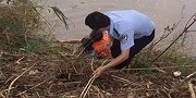 跳河轻生想不开 警察叔叔不同意！50岁中年女子跳河因家庭不和