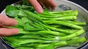菜心怎么做，简单好吃还入味，今天教你一招，翠绿鲜嫩，爽口解腻