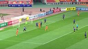 鲁能右路传中被解围 吴兴涵转身抽射高出横梁