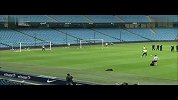 英超-1314赛季-曼城圣诞日历 球员逆天射门柱练习-新闻