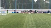 外媒直击葡萄牙赛前训练 众将抢圈玩的不亦乐乎