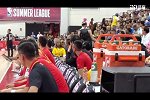 郭艾伦缺阵男篮夏联第四战 场边静坐戴黑框眼镜尽显斯文