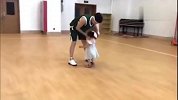 篮球-18年-变身女儿奴 高云翔和女儿打篮球温馨有爱-专题