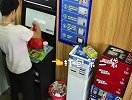 实名制抢劫？无人超市被偷近800件商品 男子假装支付淡定离开