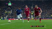 英超-1718赛季-联赛-第33轮-射门86'沃尔科特边路传中托送错失良机球滑门而出
