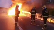 高速追尾导致火灾，消防火速救援无人员伤亡