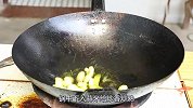 土豆烧鸡这样做最好吃，大厨教你详细做法，汤汁浓郁好吃又解馋