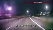太吓人！高速行驶中车速110码，路中间突然出现一个人