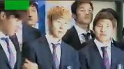 世界杯-14年-韩国队回国被扔杂物袭击 球迷：韩国足球已死-新闻