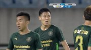 申鑫中场断球反击 绿城后卫忙中出错险自摆乌龙
