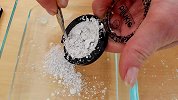 用闪粉、史莱姆、口红给水晶泥染色，无硼砂，好减压