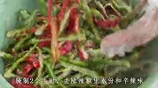 腌辣椒的季节到了，一次买5斤腌制起来，方法简单，6个月不怕坏