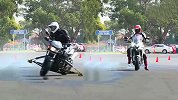 车子ABS有多重要？老外摩托车对比测试，有钱保命没钱只能玩命