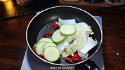 白菜怎么做好吃又简单，简单又好吃的白菜炒西葫芦，清爽开胃