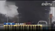 宁夏固原油罐车追尾爆炸现场浓烟滚滚