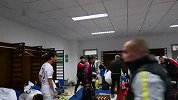 上岸了！亚泰夺回冲超主动权 零距离感受更衣室的疯狂