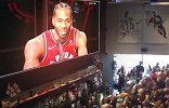 经典假笑一周年！回顾一年前伦纳德加入猛龙露魔性笑声