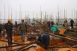 郑州工地坍塌3人被埋1人身亡 施工方匆忙拆掉门口单位名称