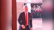 索帅博格巴领衔亮相！曼联将士抵达老特拉福德