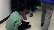 山西长治一男生被同学逼至墙角遭猛扇暴打，学校教育局均称不知