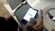 手套刀叉正常触控Lumia920超高灵敏度感应屏幕演示