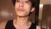 易烊千玺留一个月胡子 “成果照”曝光成熟许多