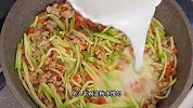简单家常菜宝宝更爱吃，今天这个西葫芦哦炒肉沫，有肉有菜好营养