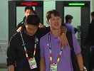 赛后孙兴慜世界杯赛后搂着队友离开球场